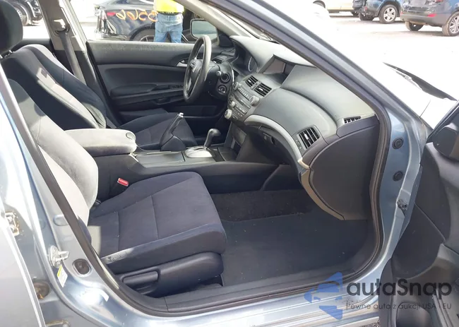 1HGCP2F30BA105514: 43503566