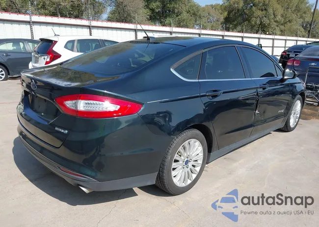 3FA6P0UU7ER167858: 43504447