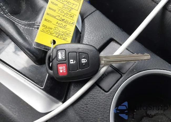 2T1BURHE2JC067806: 43504077