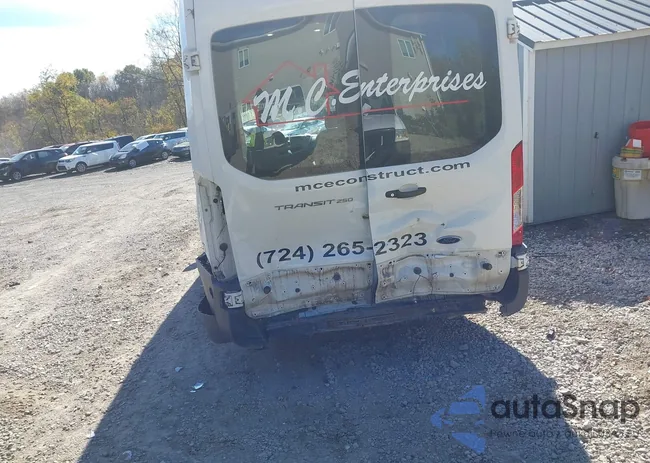 1FTYR3XM9JKA01480: 43504240