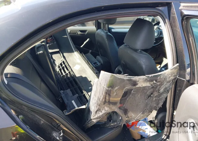 3VWDP7AJ8DM420277: 42511797