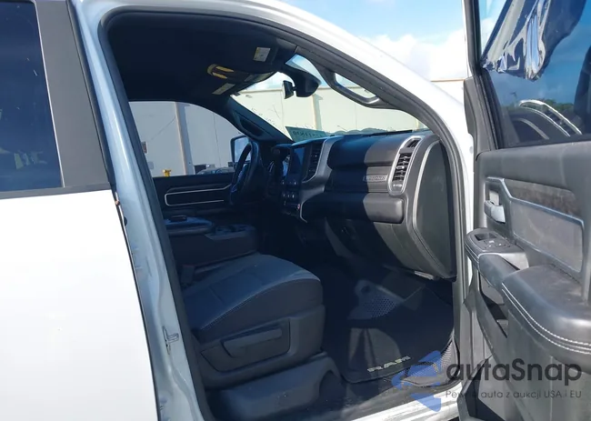 3C6UR5DL6RG285652: 42511830