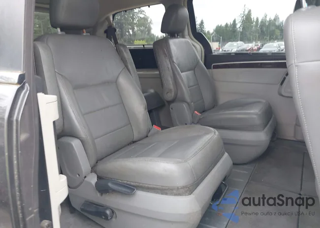 2V4RW6DG5BR738696: 42513978