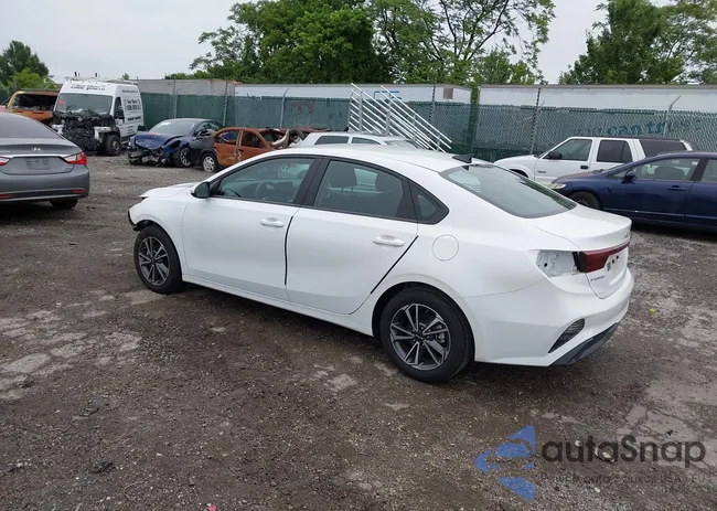 3KPF24AD7RE735527: 42513296