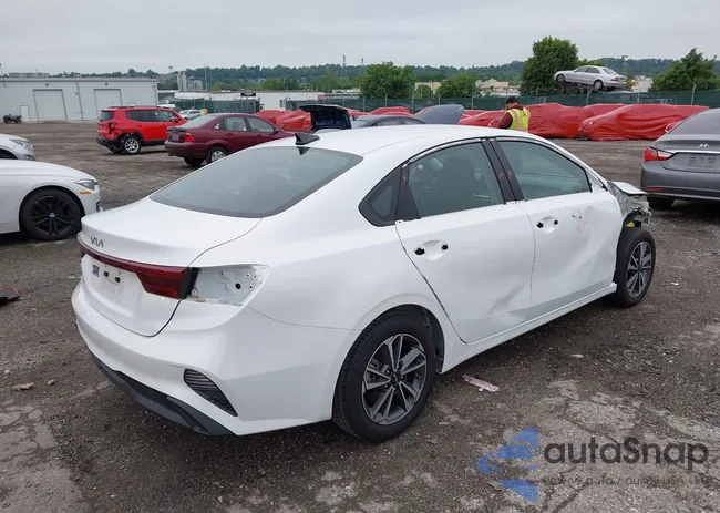 3KPF24AD7RE735527: 42513296