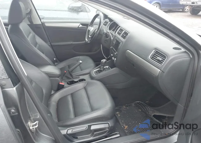 3VWDB7AJ7HM388832: 42513317