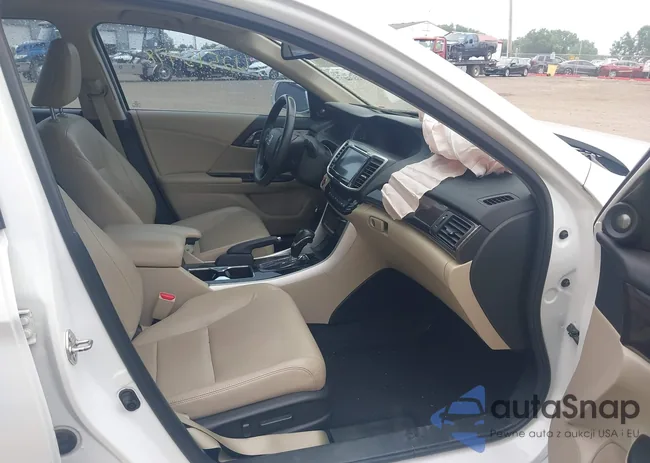 1HGCR3F81GA009782: 42515778