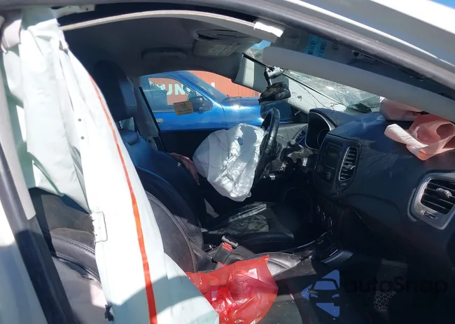 3C4NJDBB0JT179301: 42515380