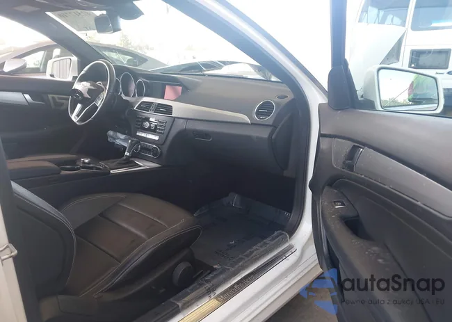 WDDGJ4HBXDG032143: 42517710