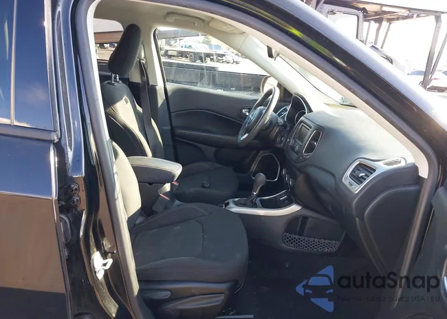 3C4NJCAB6JT368742: 42517358