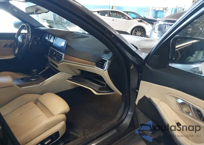 WBA5R7C5XKFH12284: 42519945