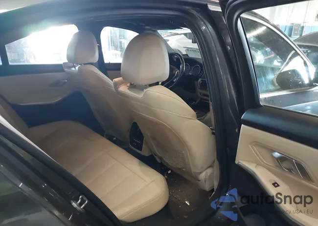 WBA5R7C5XKFH12284: 42519945