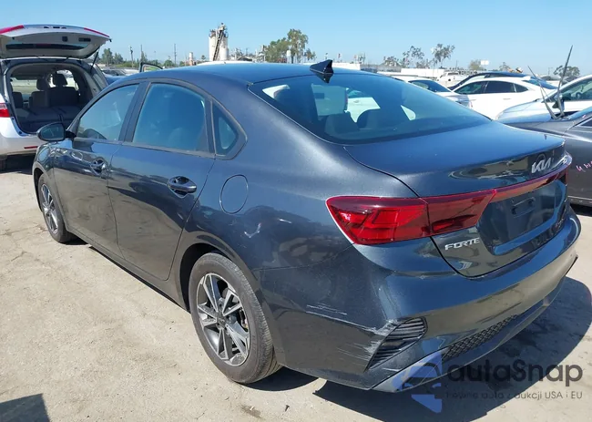 3KPF24AD4RE730477: 42520040