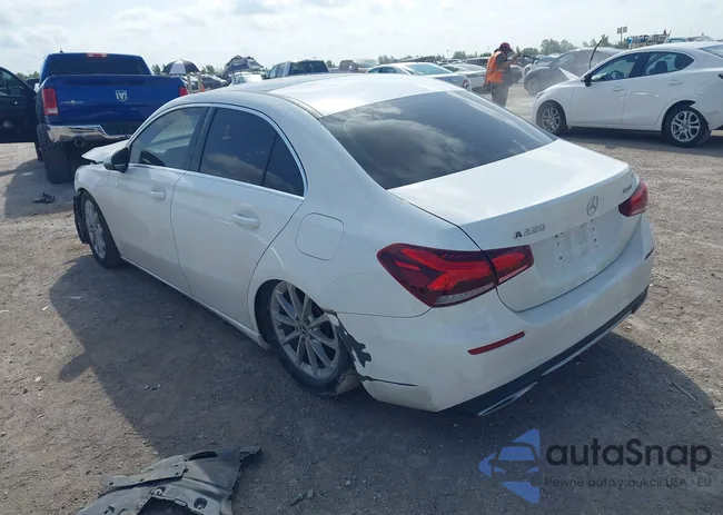 WDD3G4FB9KW020200: 42519440