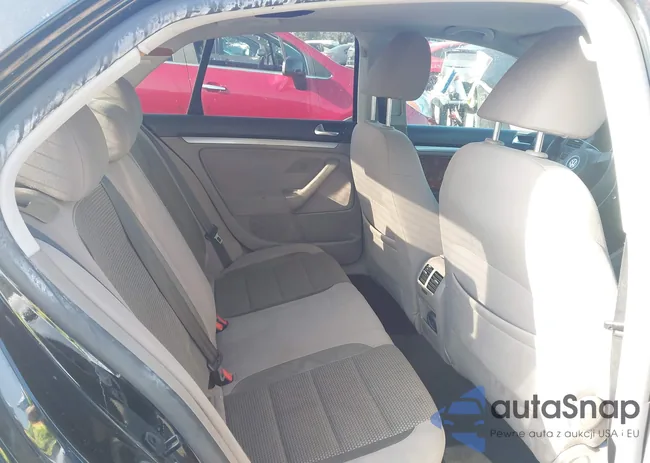 3VWJZ7AJ2AM015685: 42520217