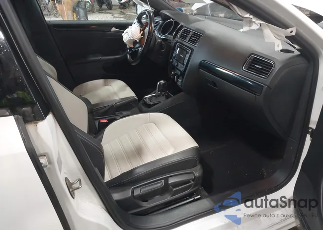 3VWD17AJ2FM427343: 42520443