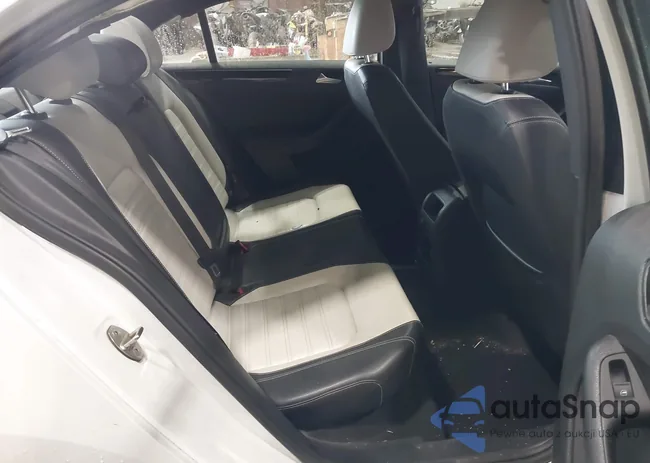 3VWD17AJ2FM427343: 42520443