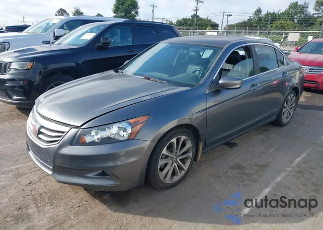 1HGCP2F66CA117551: 42521759