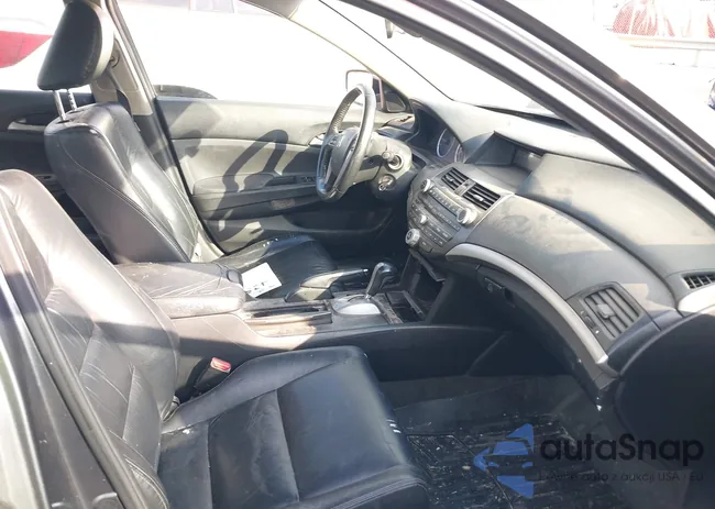 1HGCP2F66CA117551: 42521759