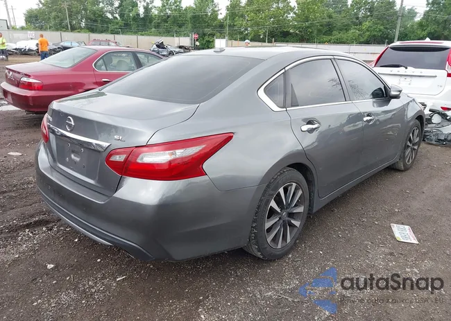 1N4AL3AP5JC183605: 42521938