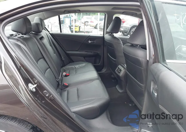 1HGCR3F91HA039309: 42522155