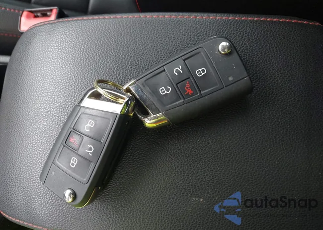 3VW6T7AU8MM010917: 42523697