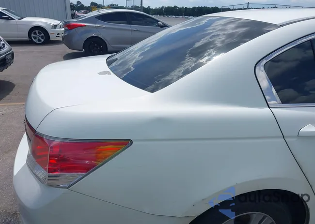 1HGCP2F62BA049487: 42523724