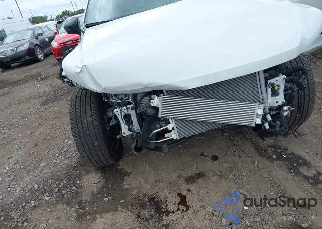 3VV8B7AX3RM111526: 42524100