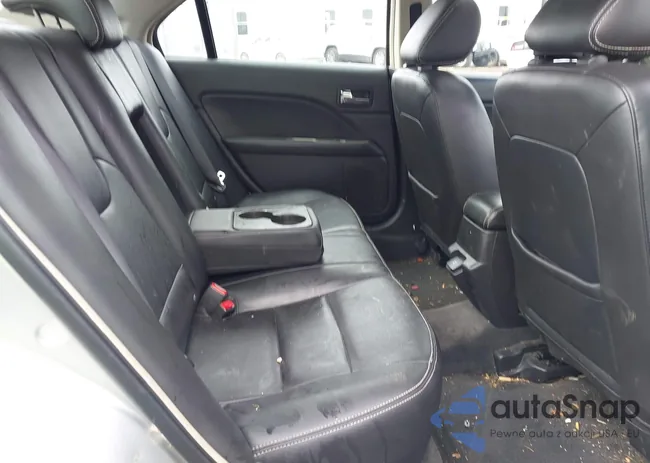 3FADP0L33BR126557: 42523235