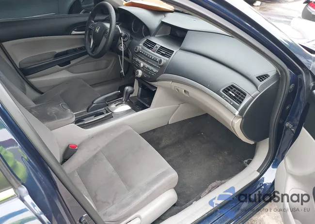 1HGCP2F37BA054965: 42523346