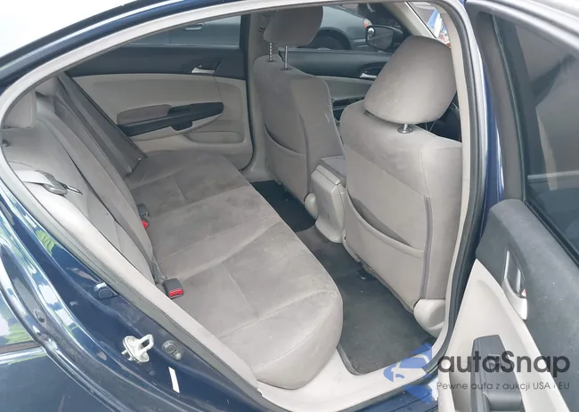 1HGCP2F37BA054965: 42523346