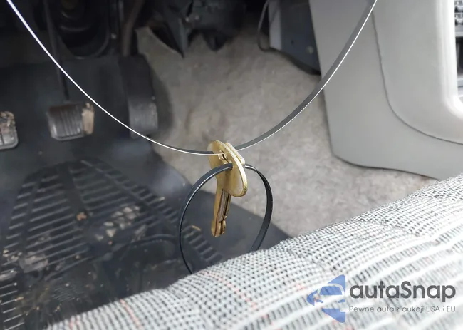 1FABP42E1JF215623: 42524975