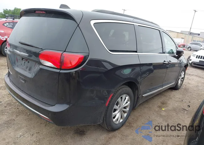 2C4RC1BG7HR764900: 42524355