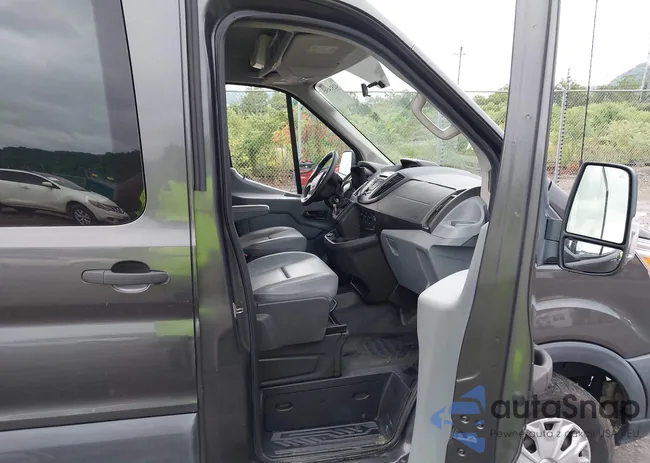 1FTYR2CG6HKA09959: 42524565