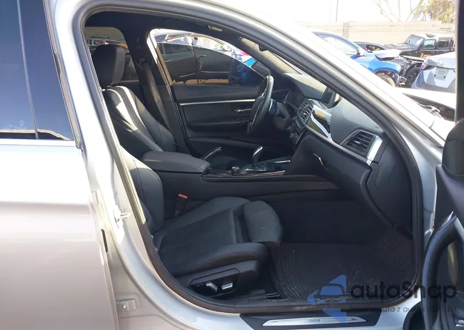 WBA8B9G32HNU56014: 42525722