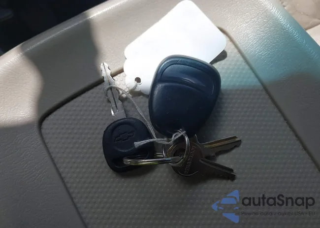 1GNEC13T3YJ136841: 42525792