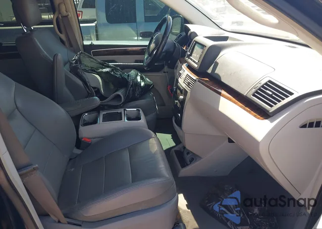 2C4RVADG3ER135377: 42527780