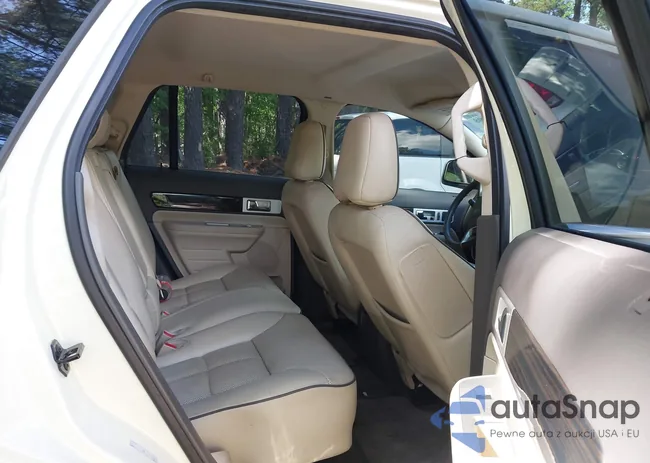 2LMDU68C78BJ26129: 42527998