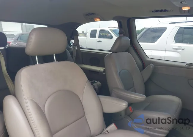 2C8GT64L73R283261: 42528035