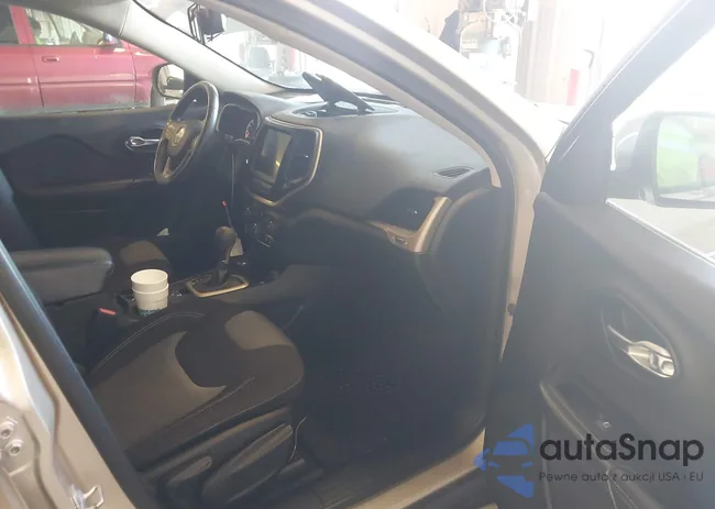 1C4PJMCS9EW180907: 42527350