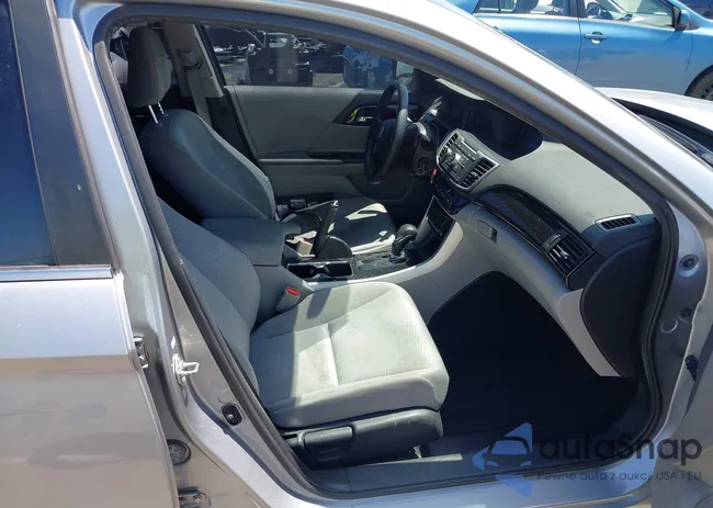 1HGCR2F38HA276983: 42528516