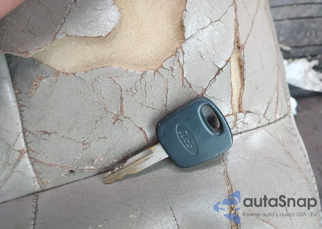 1FTRX17L83NA25146: 42529595