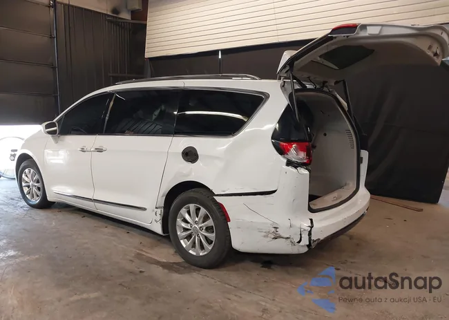 2C4RC1BG7JR152329: 42530965