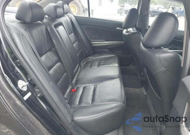 1HGCP2F89AA180674: 42531827