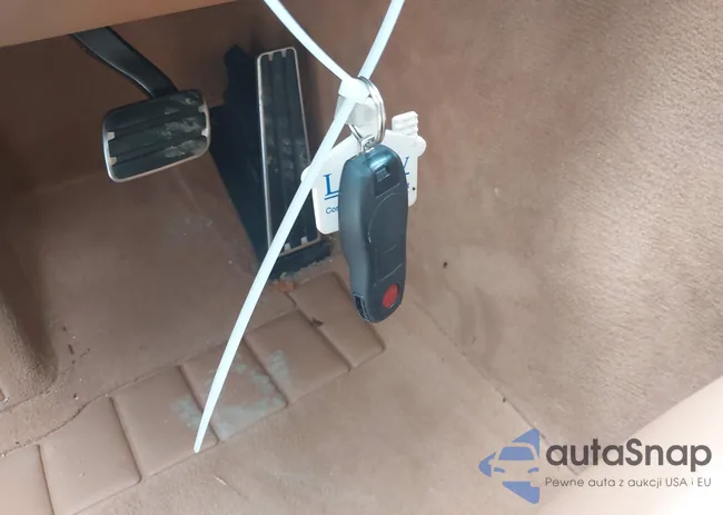 WP0AA2A74DL012052: 42531841