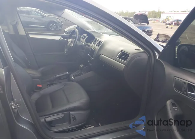 3VWD07AJ9EM277085: 42531957