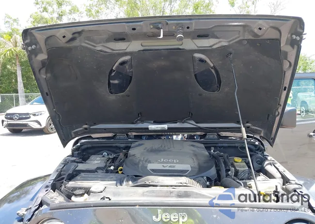 1C4HJWFG2HL560846: 42532745