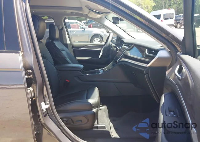 1C4RJYB68RC714152: 42532809