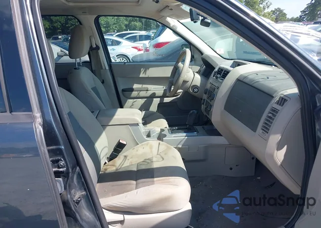 1FMCU03188KB14247: 42534127