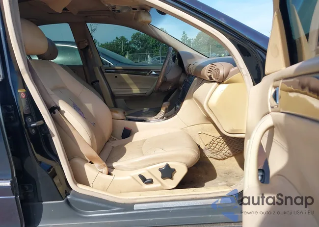 WDBRF61J73F394659: 42534142